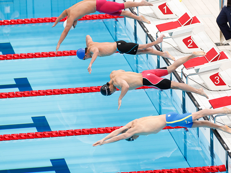 パラ水泳の競技の様子