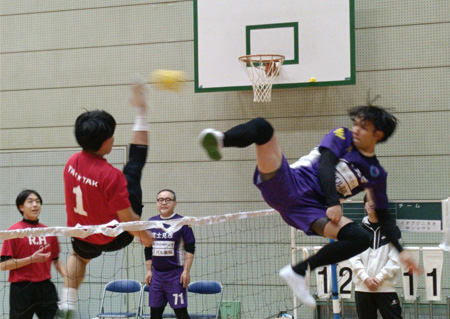 セパタクローの競技の様子