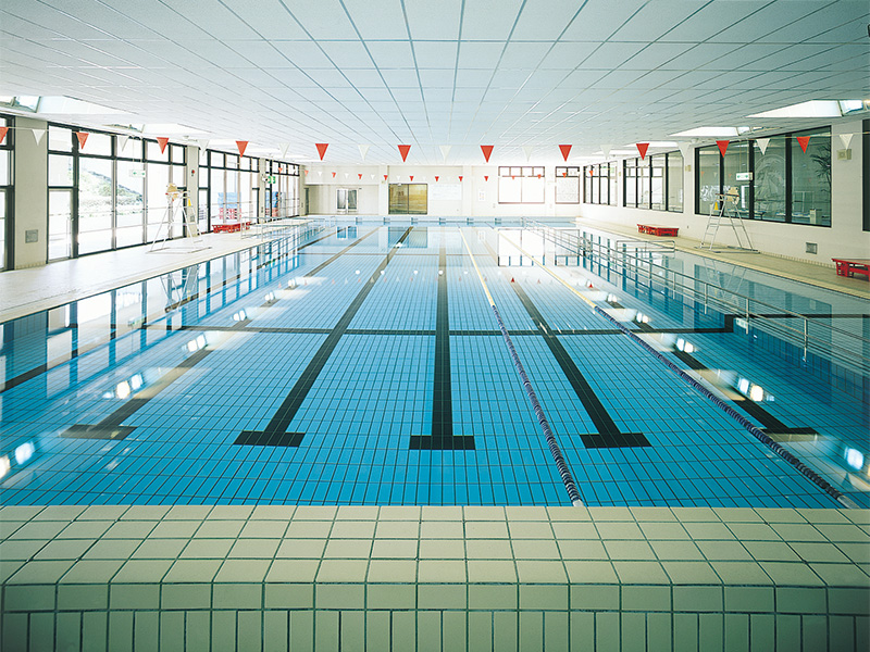 レインボープールの内観