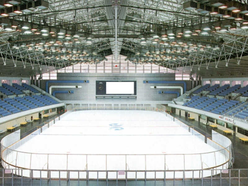 レインボープールのスケートリンクの写真