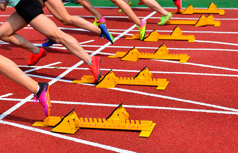 陸上競技のスタートする瞬間の写真
