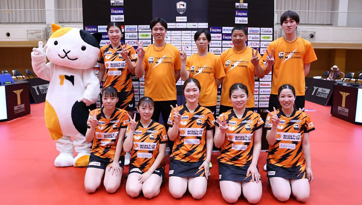 トップおとめピンポンズ名古屋の選手の集合写真