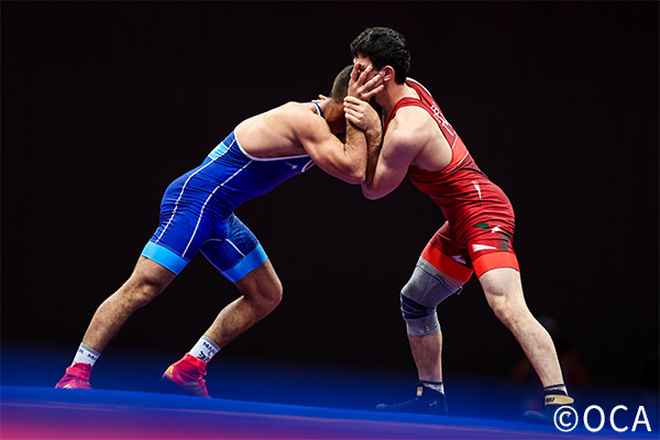 レスリングの競技風景