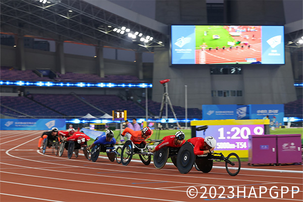 パラ陸上競技の競技風景