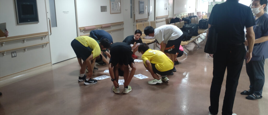 ジュニアアスリートへの怪我やスポーツ障害を予防するための講義の様子