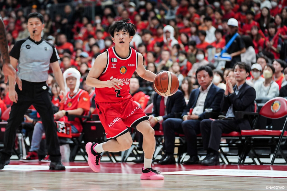 名古屋ダイヤモンドドルフィンズの試合風景（齋藤拓実選手がプレイしているワンシーン）