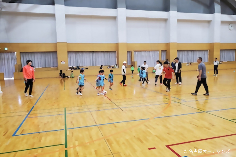 名古屋オーシャンズによる子ど向けフットサル教室の様子