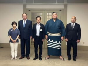 大相撲名古屋場所主催者及び横綱大の里関が広沢市長への表敬訪問した際の写真